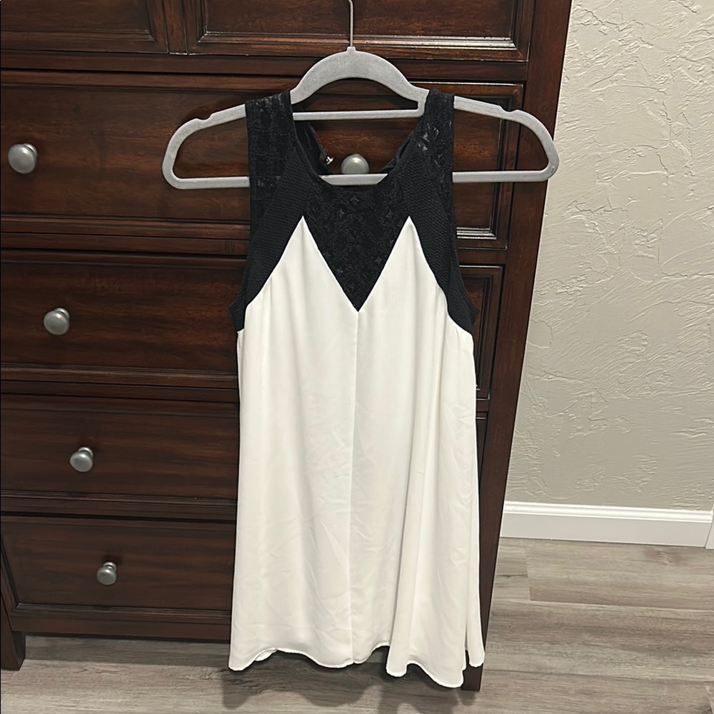 Elegant Black and White Sleeveless Top